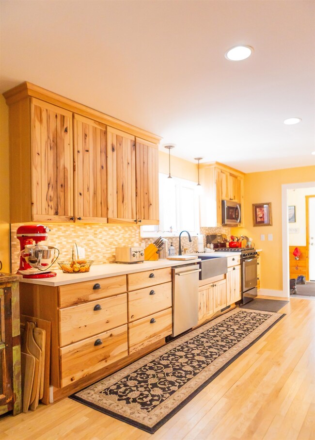 84 Davidson Ridge Rd, Bethlehem, NH 03574 - photo 5