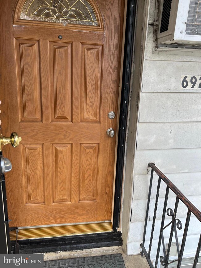 6923 Guilford Rd, Upper Darby, PA 19082 - photo 4