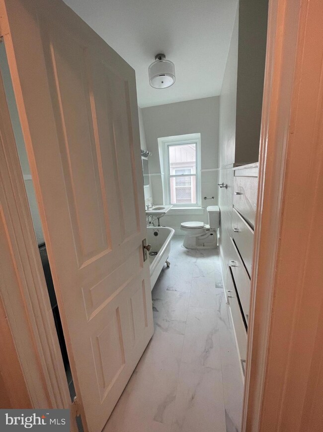 834 Centre Ave unit 3RD FLOOR, Reading, PA 19601 - photo 4