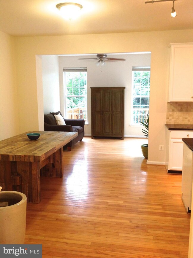 13094 Park Crescent Cir, Herndon, VA 20171 - photo 7