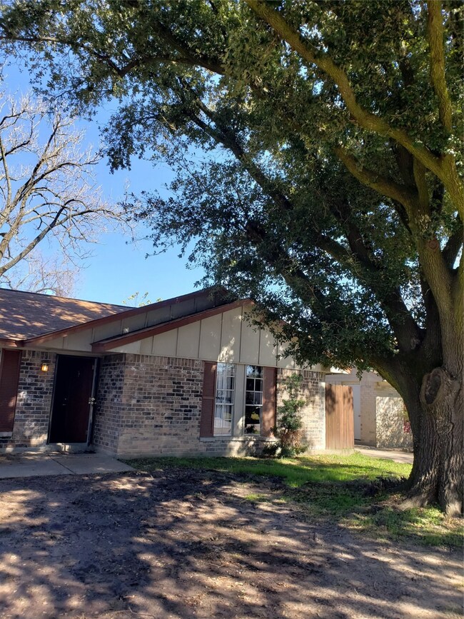 838 Marcolin St, Houston, TX 77088 - photo 2