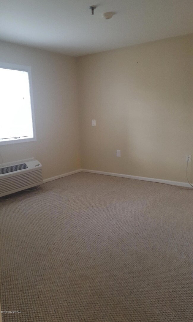 3 Village Cir unit 102, Stroudsburg, PA 18360 - photo 6