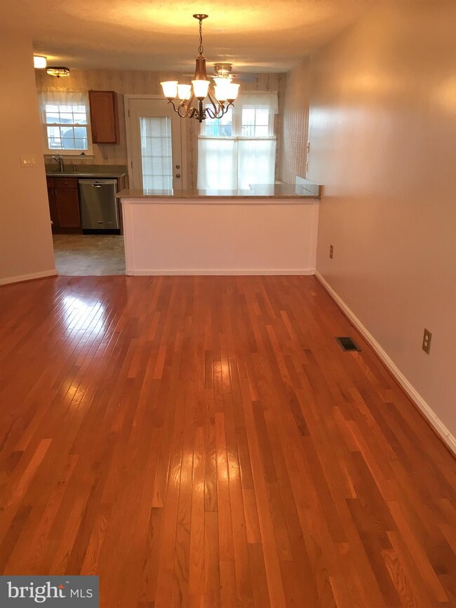 7964 Calvary Ct unit 136, Manassas, VA 20109 - photo 2