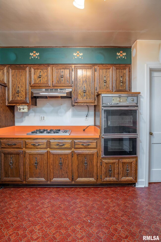 1517 W Kimberly Rd, Davenport, IA 52806 - photo 7