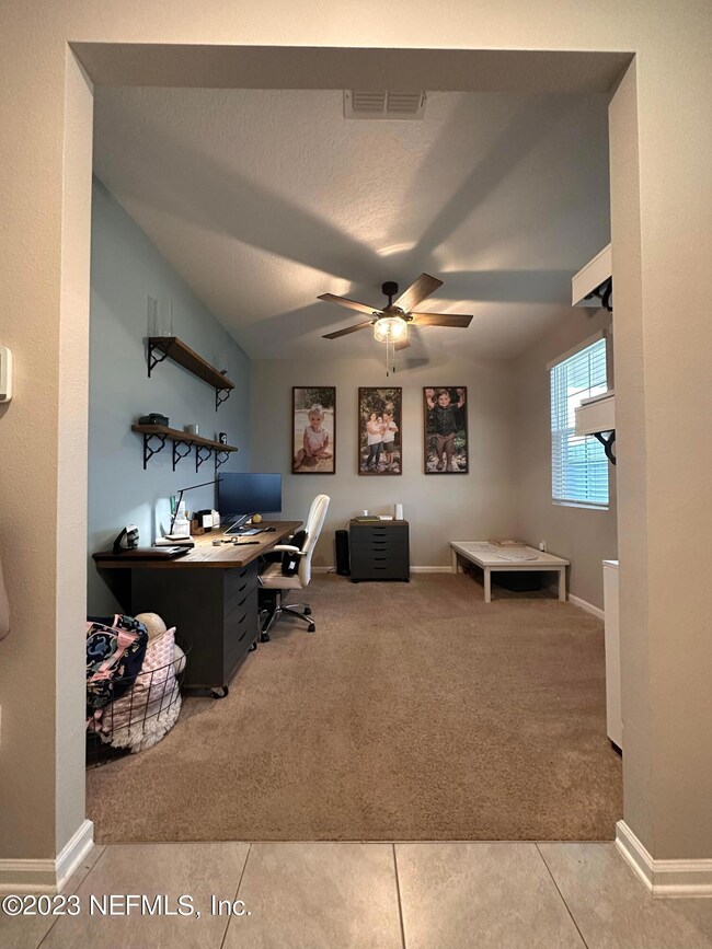 Flex room (front)