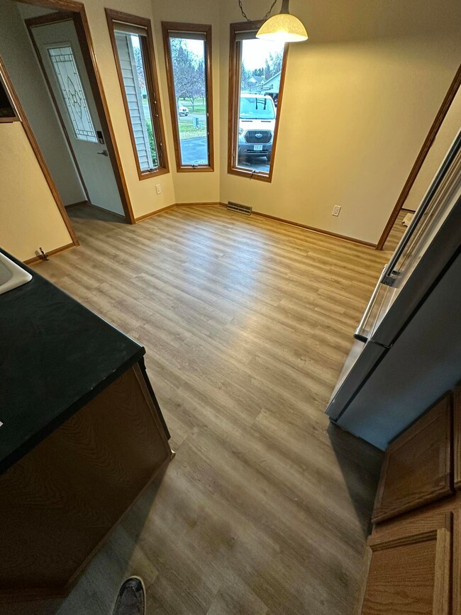 539 Autumn Dr, Walworth, WI 53184 - photo 6