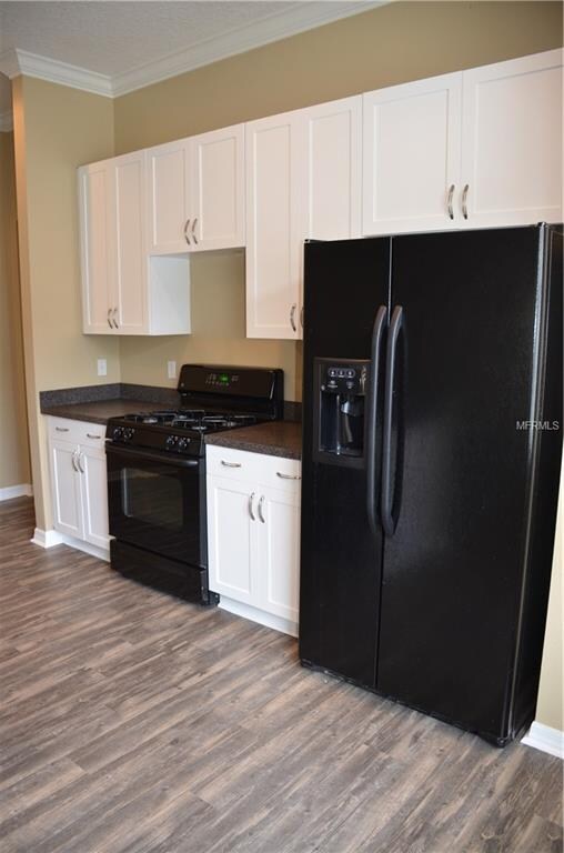 Kitchen w/ 42 Inch Shaker Cabinets, Stainless Stee