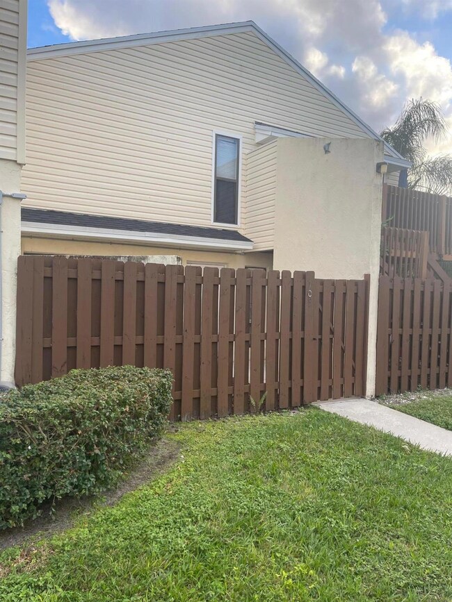 641 Executive Center Dr unit P105, West Palm Beach, FL 33401 - photo 2