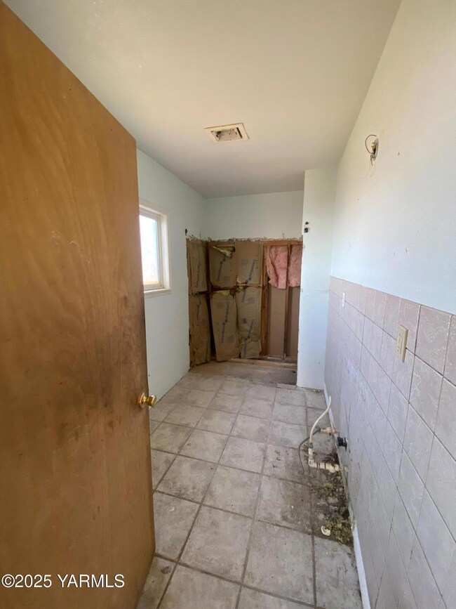 231 S Satus Rd, Toppenish, WA 98948 - photo 5