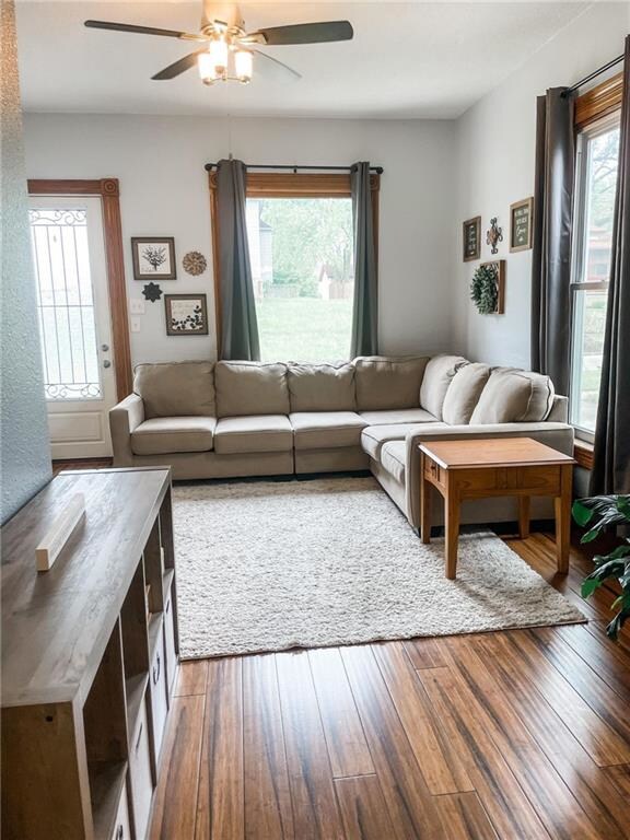 324 W 2nd St S, Newton, IA 50208 - photo 3