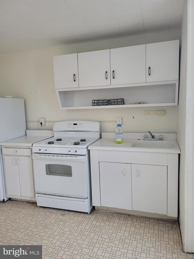 721 725 Macdade Blvd unit 1, Collingdale, PA 19023 - photo 2