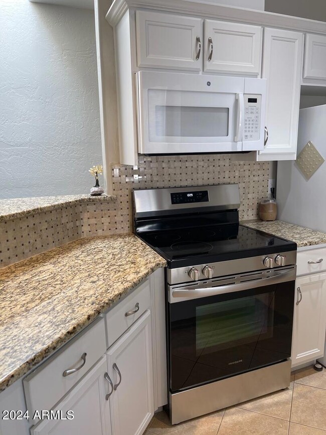 11011 North Zephyr Drive New Kitchen Ran
