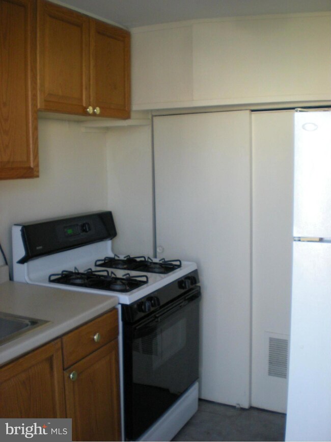 3829 28th Ave unit 24, Temple Hills, MD 20748 - photo 6