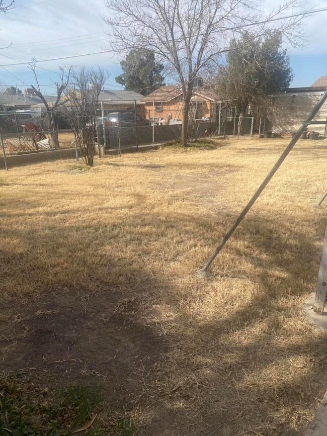 324 Kitt Rd, El Paso, TX 79915 - photo 7