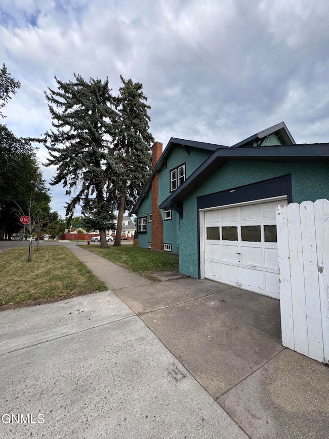 930 N 6th St, Bismarck, ND 58501 - photo 2