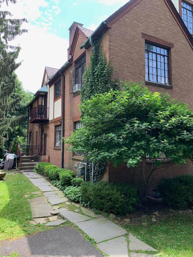 540 Sarah St, Stroudsburg, PA 18360 - photo 3