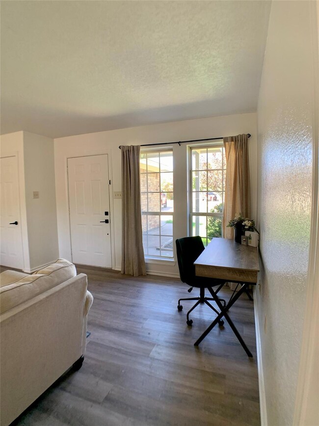 709 Shady Grove Ct, Granbury, TX 76049 - photo 2