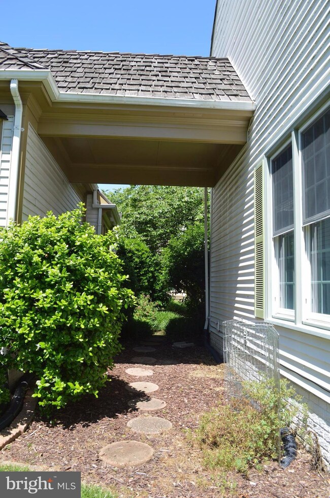 12839 Mill Brook Ct, Woodbridge, VA 22192 - photo 4