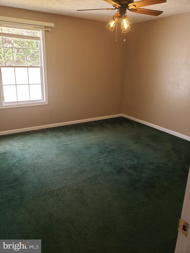 35686 Golf Course Dr, Mechanicsville, MD 20659 - photo 4