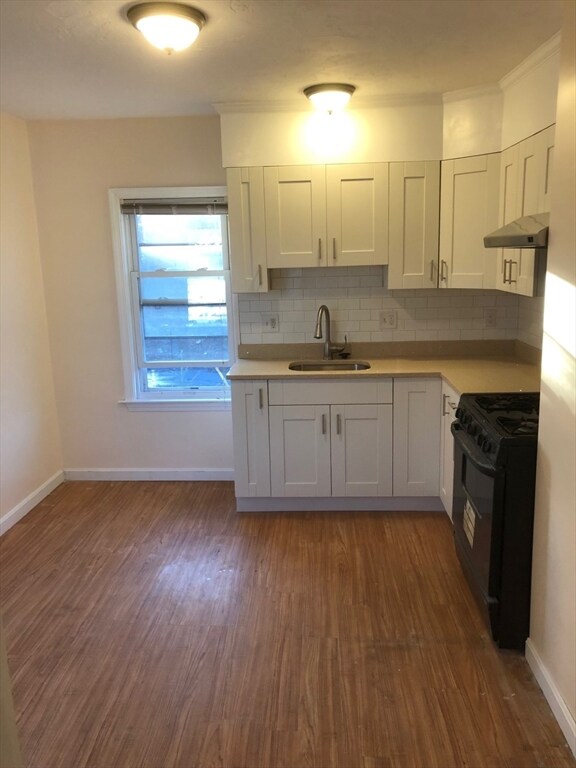 52 Mayor Thomas j Mcgrath Hwy unit 2nd Fl, Quincy, MA 02169 - photo 3