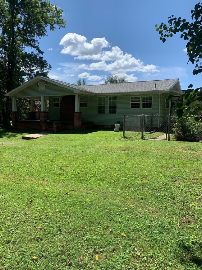 155 E Grand Ave, Johnson City, TN 37601 - photo 2