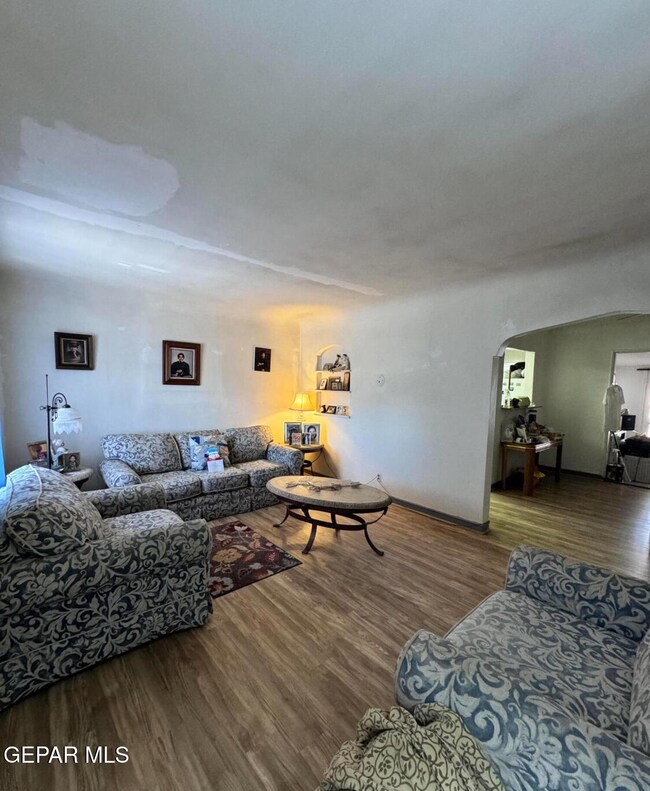 3713 Frankfort Ave, El Paso, TX 79930 - photo 5