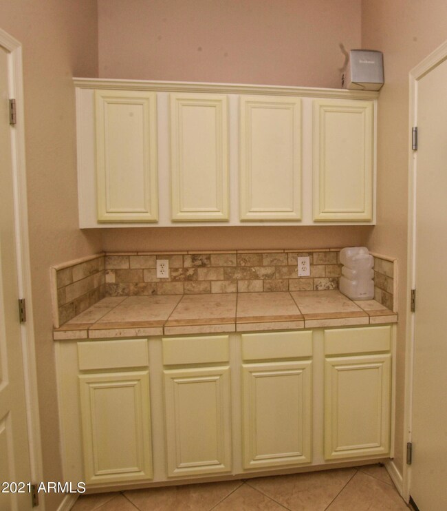 WALK-IN PANTRY