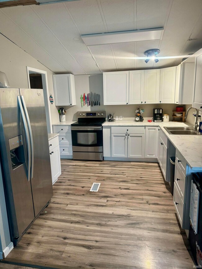 312 E Railroad St, Roachdale, IN 46172 - photo 3