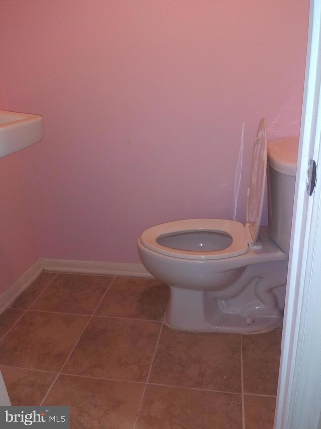 943 Ellicott Driveway, Baltimore, MD 21216 - photo 7