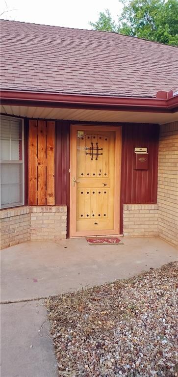 7132 N Comanche Ave, Warr Acres, OK 73132 - photo 2