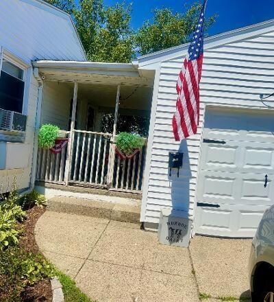 380 Kenyon Ave, Pawtucket, RI 02861 - photo 4