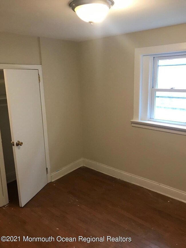 Pre rent photo-bedroom