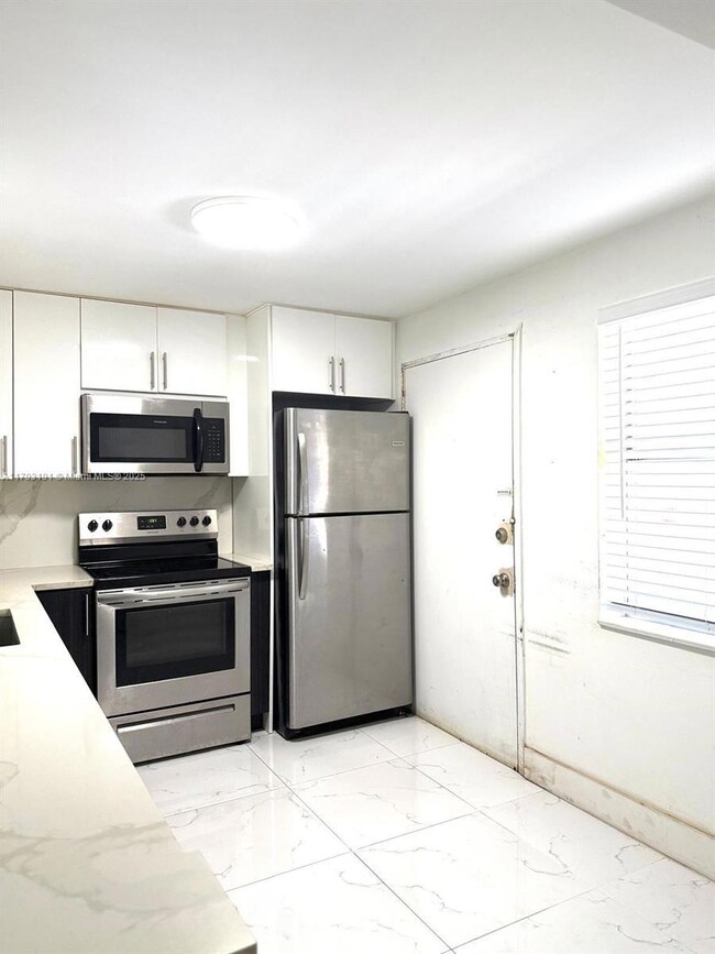 1401 NE 191st St unit D201, Miami, FL 33179 - photo 4