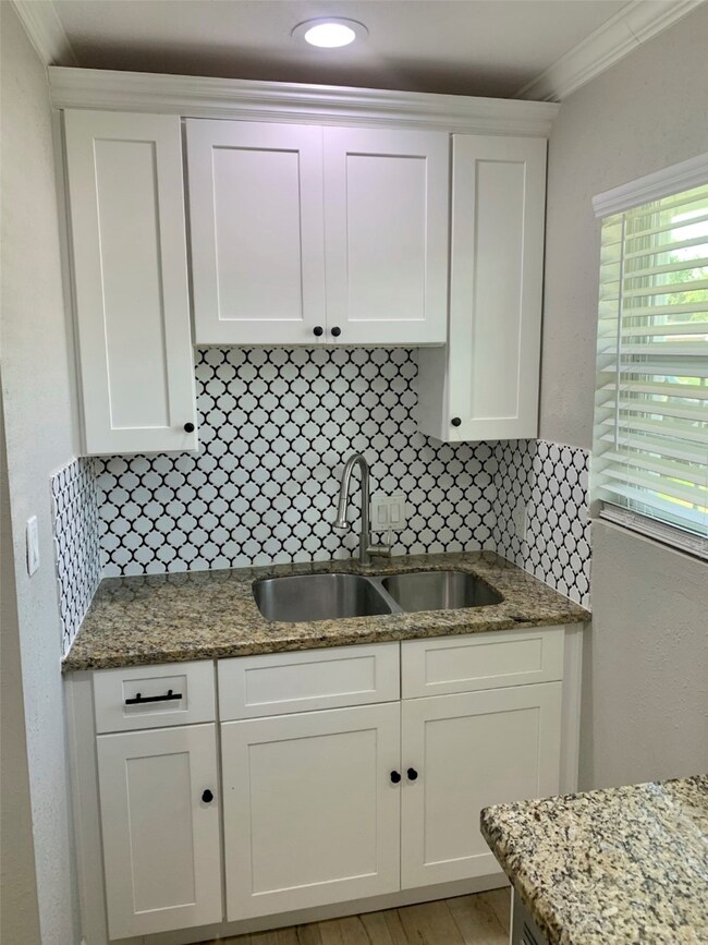 10326 Buena Park Dr, Houston, TX 77089 - photo 6