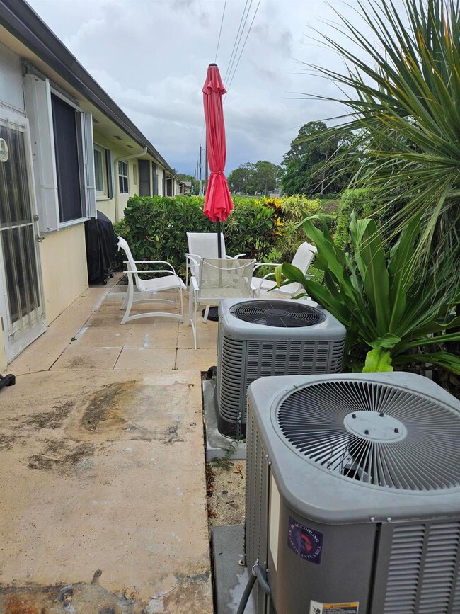 2941 Crosley Dr W unit E, West Palm Beach, FL 33415 - photo 4