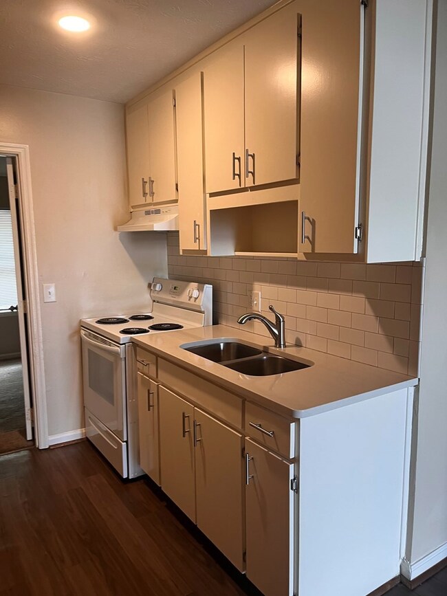 1352 Rhodes St, Columbus, GA 31901 - photo 4