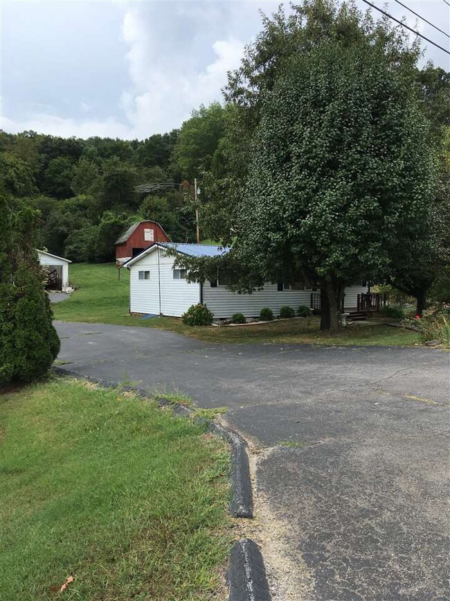 593 Lakeway Rd, Morristown, TN 37814 - photo 2