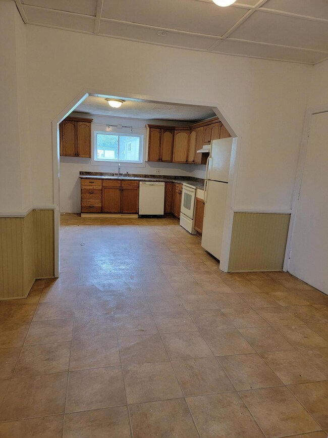 32 Clinton St, Milo, ME 04463 - photo 7