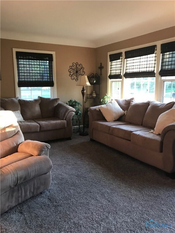 Tons of natural lighting!!!!