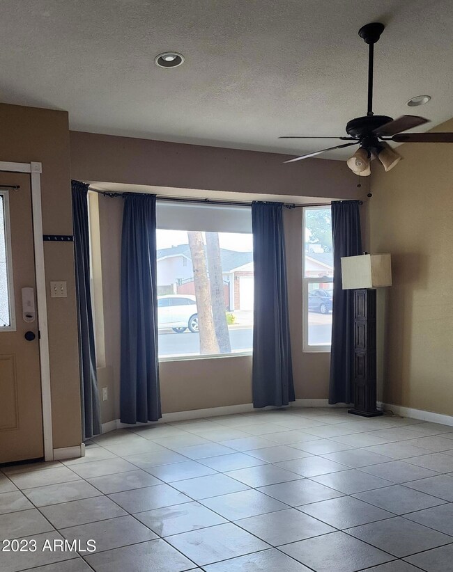 3409 E Dolphin-Front Rm