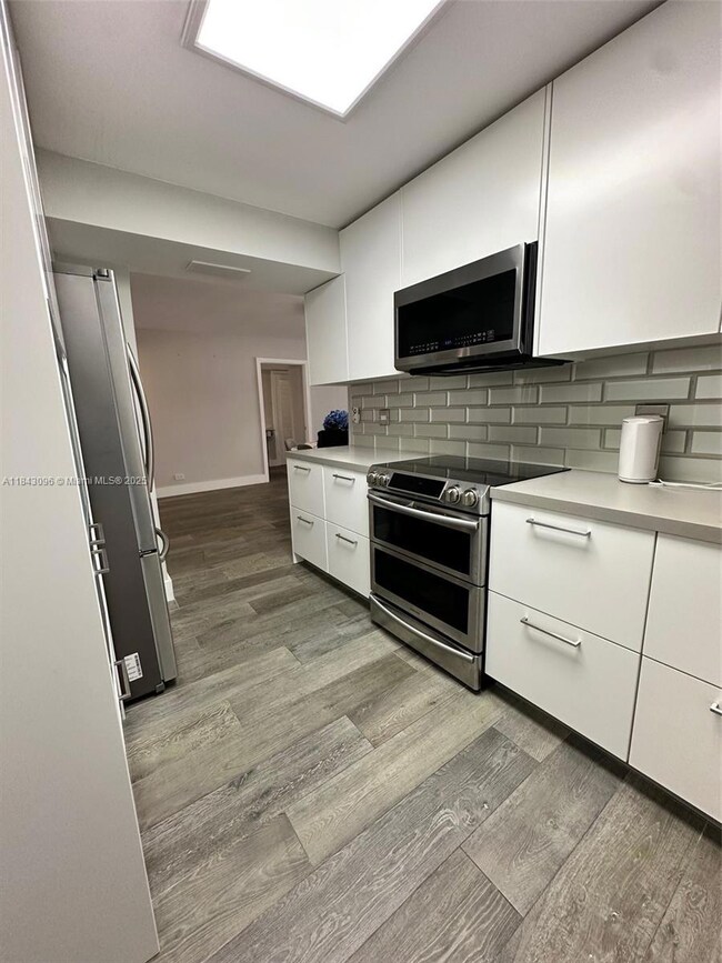 Maison Grande unit 623, Miami Beach, FL 33140 - photo 4