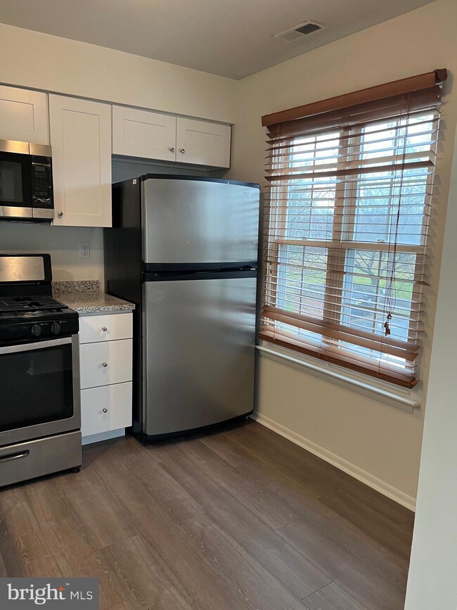 532 Shetland Ct unit 532, Sewell, NJ 08080 - photo 2