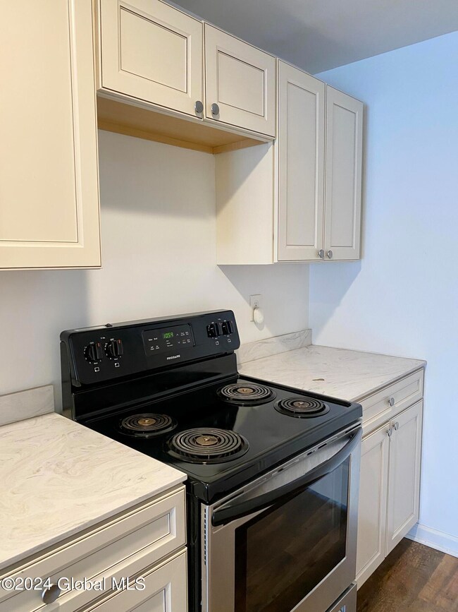 402 Broadway unit 3, Albany, NY 12207 - photo 6