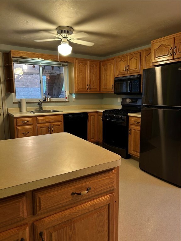 1312 Cascade Dr, Homestead, PA 15120 - photo 4