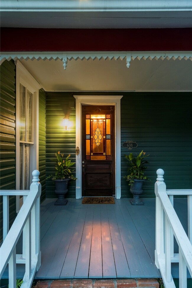 608 W Lang St, Alvin, TX 77511 - photo 3