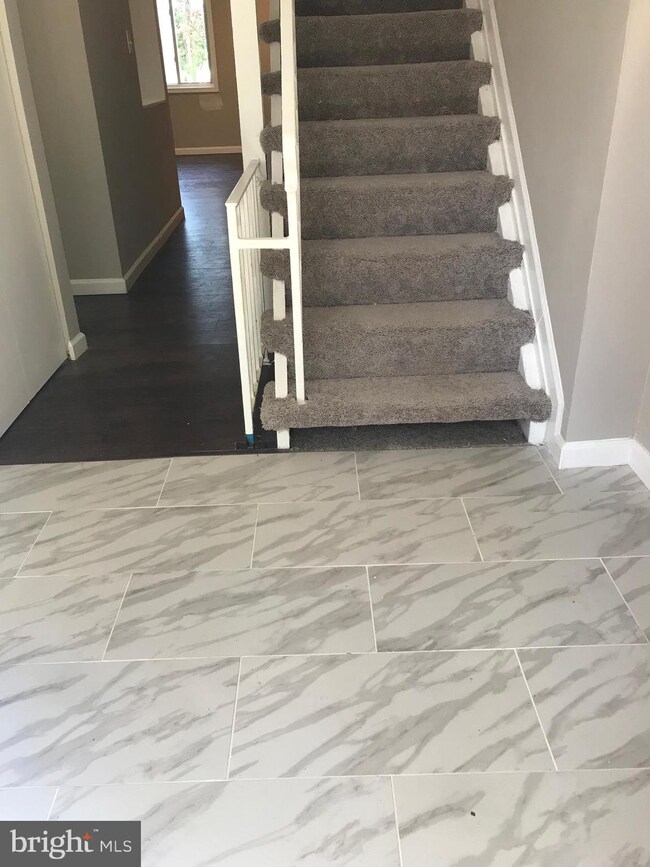 102 Daimler Dr unit 20, Capitol Heights, MD 20743 - photo 2