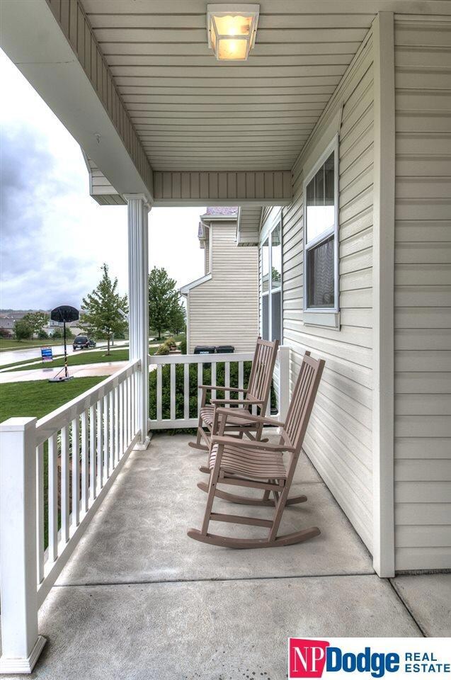 906 Summit Ridge Dr, Papillion, NE 68046 - photo 3