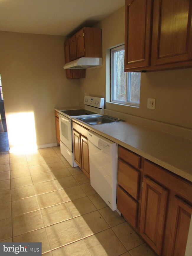 905 Hill Rd, Hyattsville, MD 20785 - photo 7