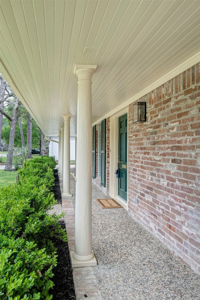 10018 Bordley Dr, Houston, TX 77042 - photo 2