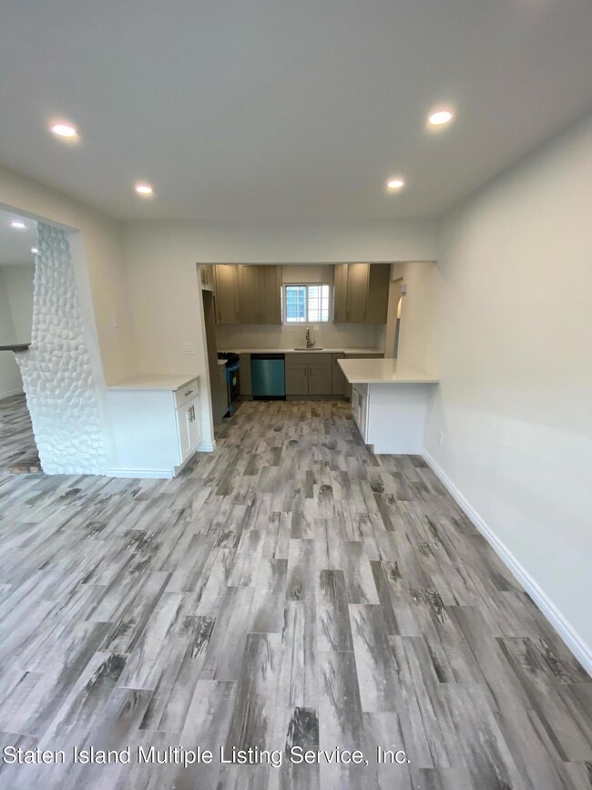 114 Coale Ave, Staten Island, NY 10314 - photo 6